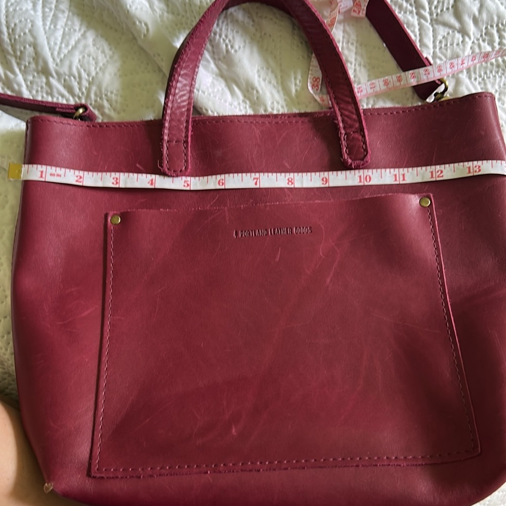 Medium crossbody tote - Picture 9 of 10